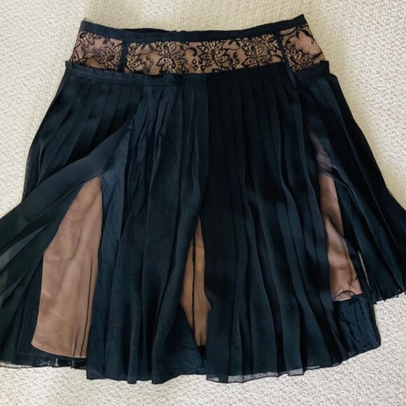 VTG BCBG MaxAzria women's flowy pleated skirt size 10 Black bohemian , goth - Picture 1 of 5